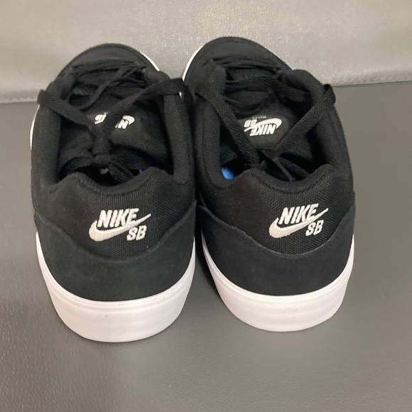 Nike SB Malor Black and White Sneakers - Picture 4 of 7